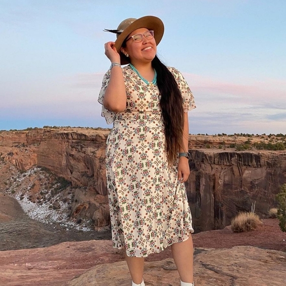 B. Yellowtail Tanna Rae Flutter Sleeve Dress Ivory Medium New With Tags - Picture 4 of 5